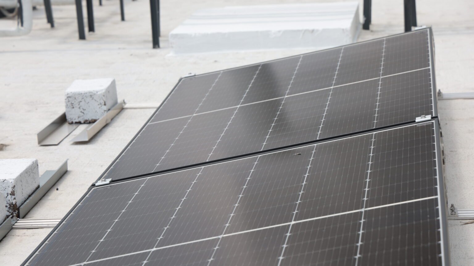 Panamericana inaugura laboratorio de paneles solares